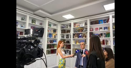 AMEA Mərkəzi Elmi Kitabxanasının direktoru texnika elmləri doktoru Hüseyn Hüseynov kitabxananın 100 illiyi ilə əlaqəli yerli televiziya kanallarına müsahibə verib