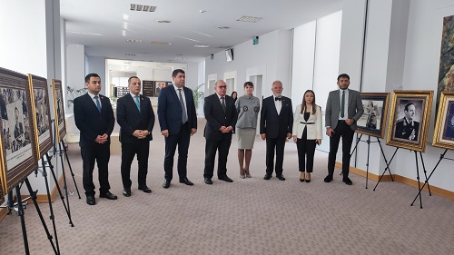 "MEK-də “Heydər Əliyev - Unudulmaz Lider” adlı foto xalça sərgisinin açılışı keçirilib"