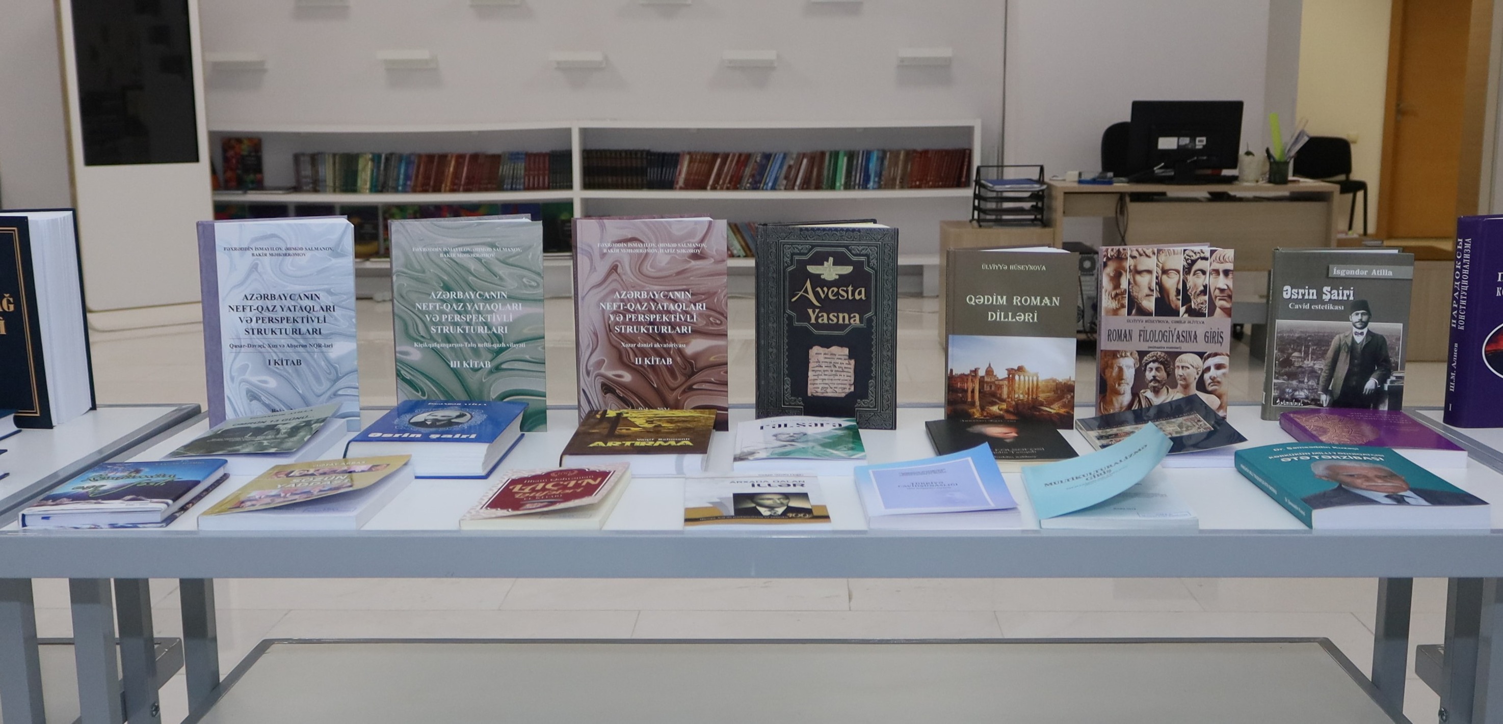"MEK-də yeni daxil olan nəşrlərin sərgisi keçirilir"