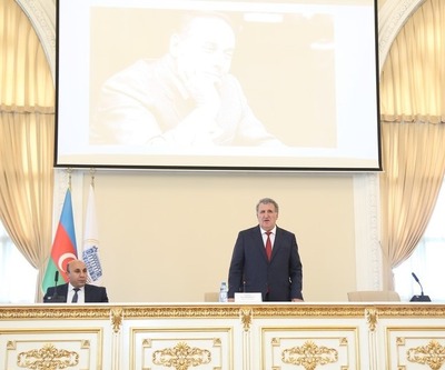AMEA-da “Siyasi varislikdən siyasi liderliyə: Tarixi zəfərin memarı” mövzusunda tədbir keçirilib