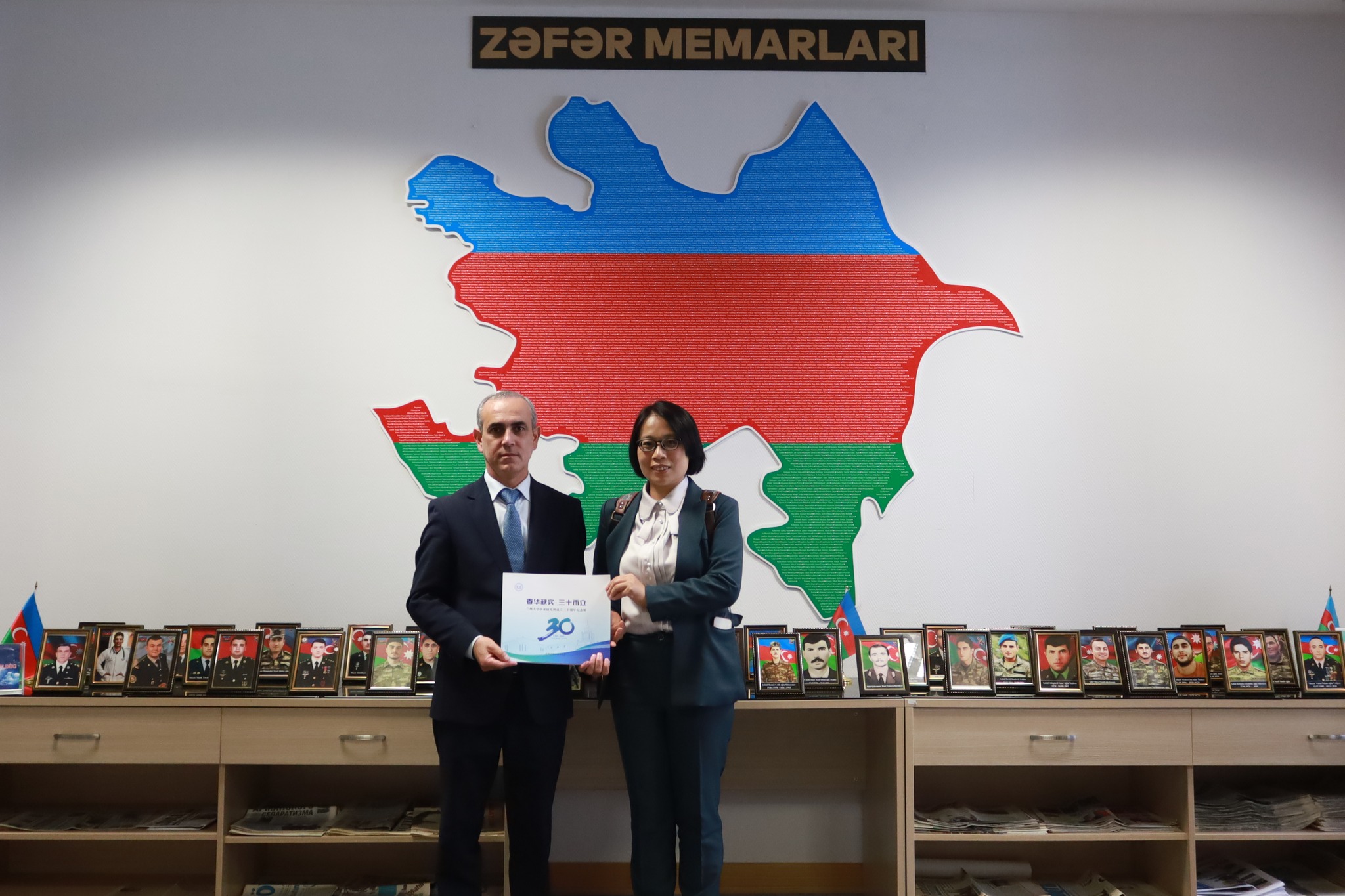 ÇXR-nın Lanzhou Universitetinin müəllimi MEK-i ziyarət edib