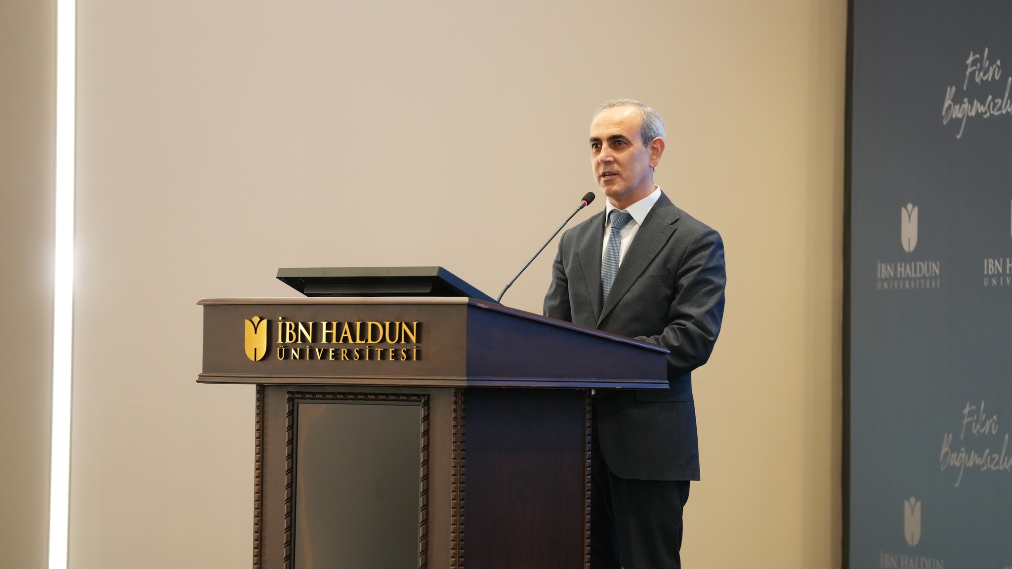 MEK direktoru Hüseyn Hüseynov İstanbulda beynəlxalq konfransda çıxış edib
