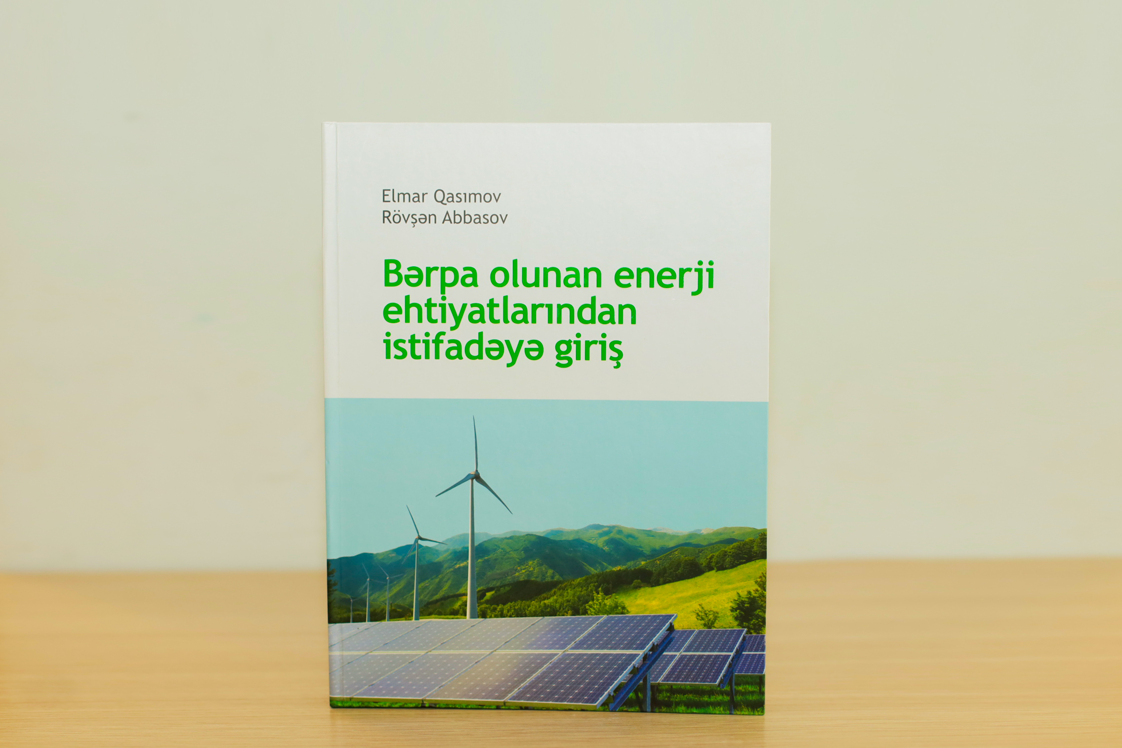 “Bərpa olunan enerji ehtiyatlarından istifadəyə giriş” adlı dərslik MEK-ə təqdim edilib