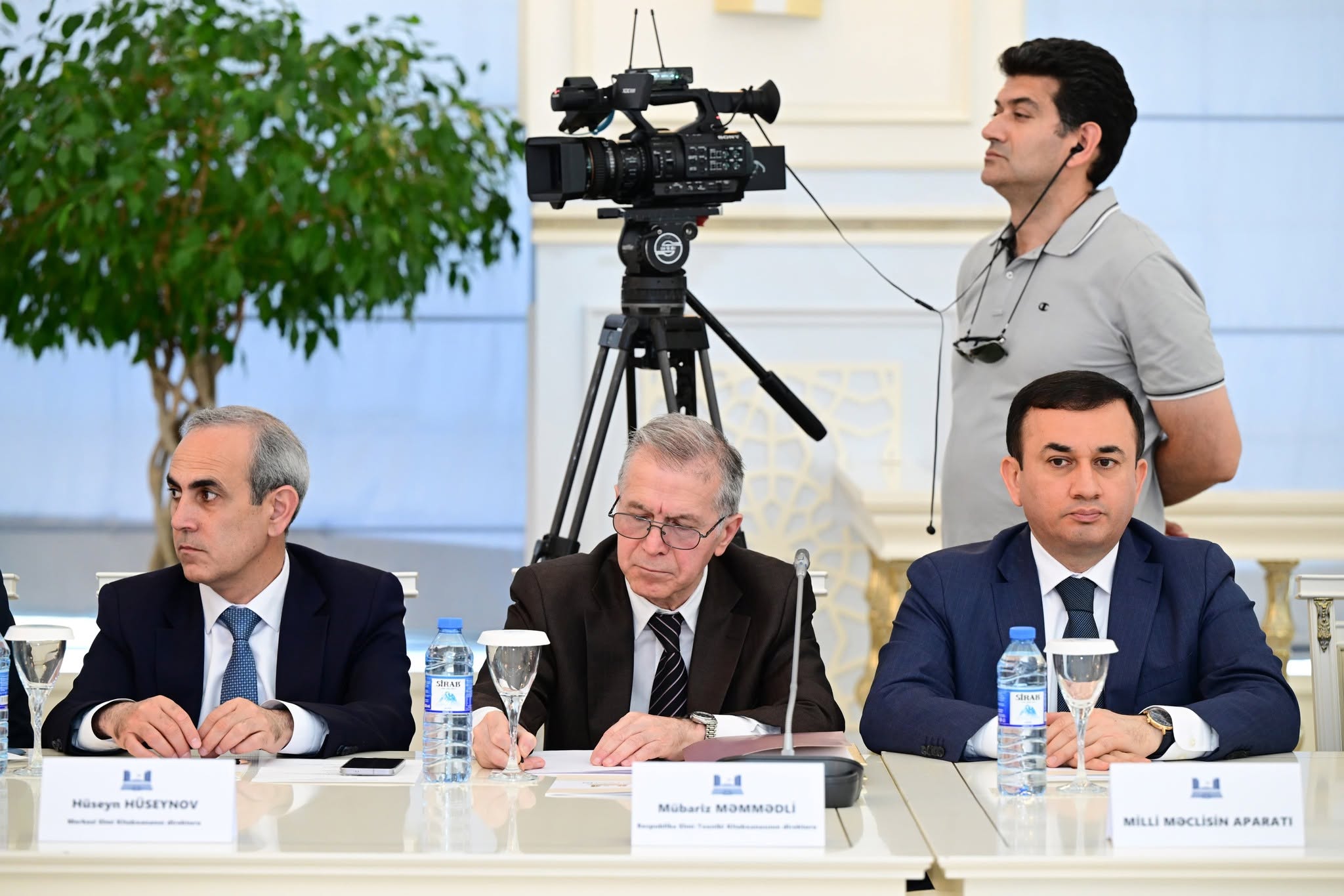 MEK-in direktoru Milli Məclisdə kitabxana sisteminin aktual məsələlərinə həsr olunmuş ictimai müzakirədə iştirak edib