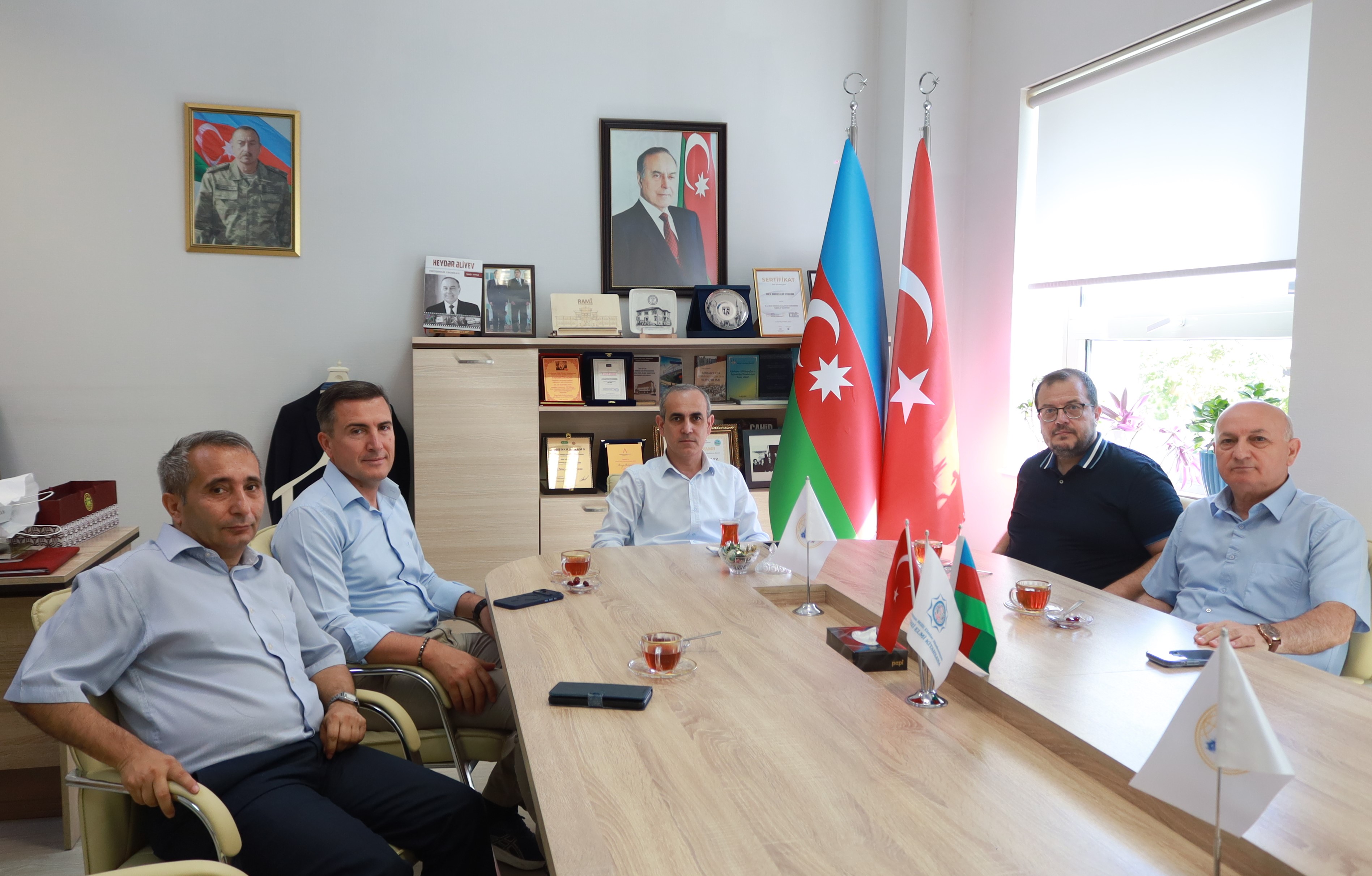 Hiperkitap rəqəmsal verilənlər bazasının nümayəndələri ilə MEK-də görüş keçirilib