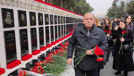 "MEK kollektivi Şəhidlər xiyabanını ziyarət edib"